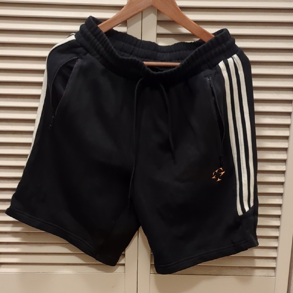 Men's Black Adidas Shorts - Picture 1 of 2